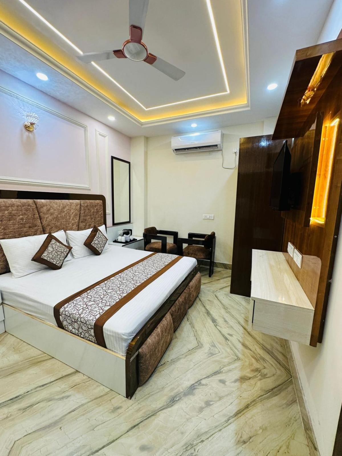 Samrat R Unit By Satwa 3* New Delhi