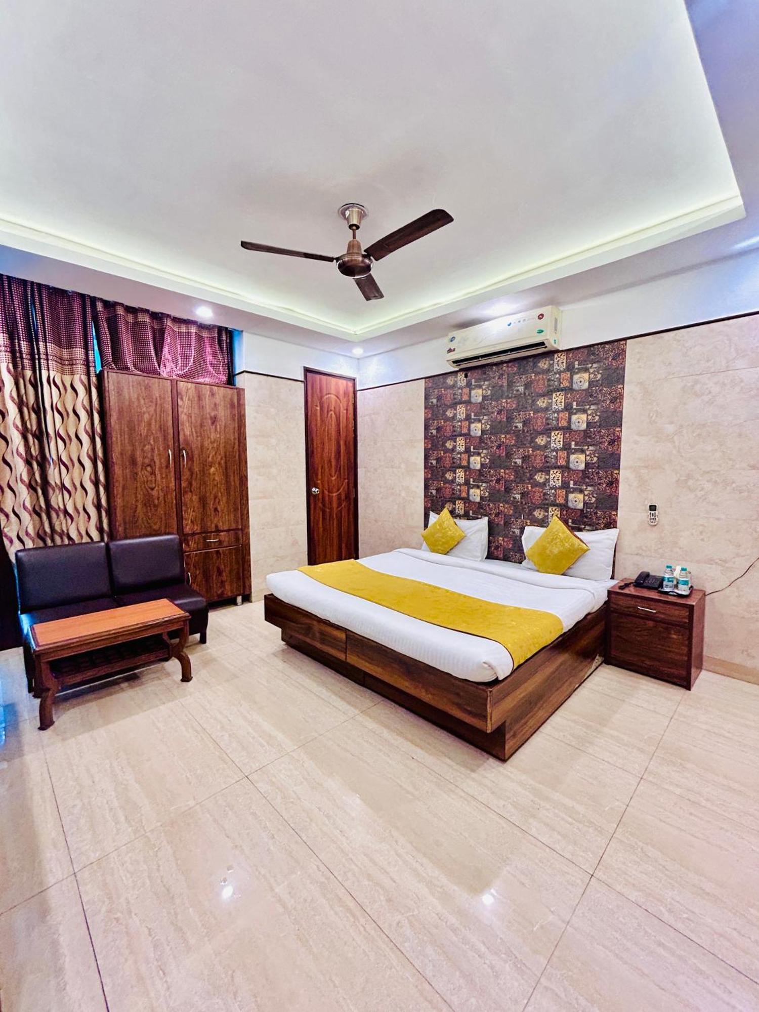 Samrat R Unit By Satwa 10 Mints Walking Distance Nizamuddin Railway Station Hotel New Delhi