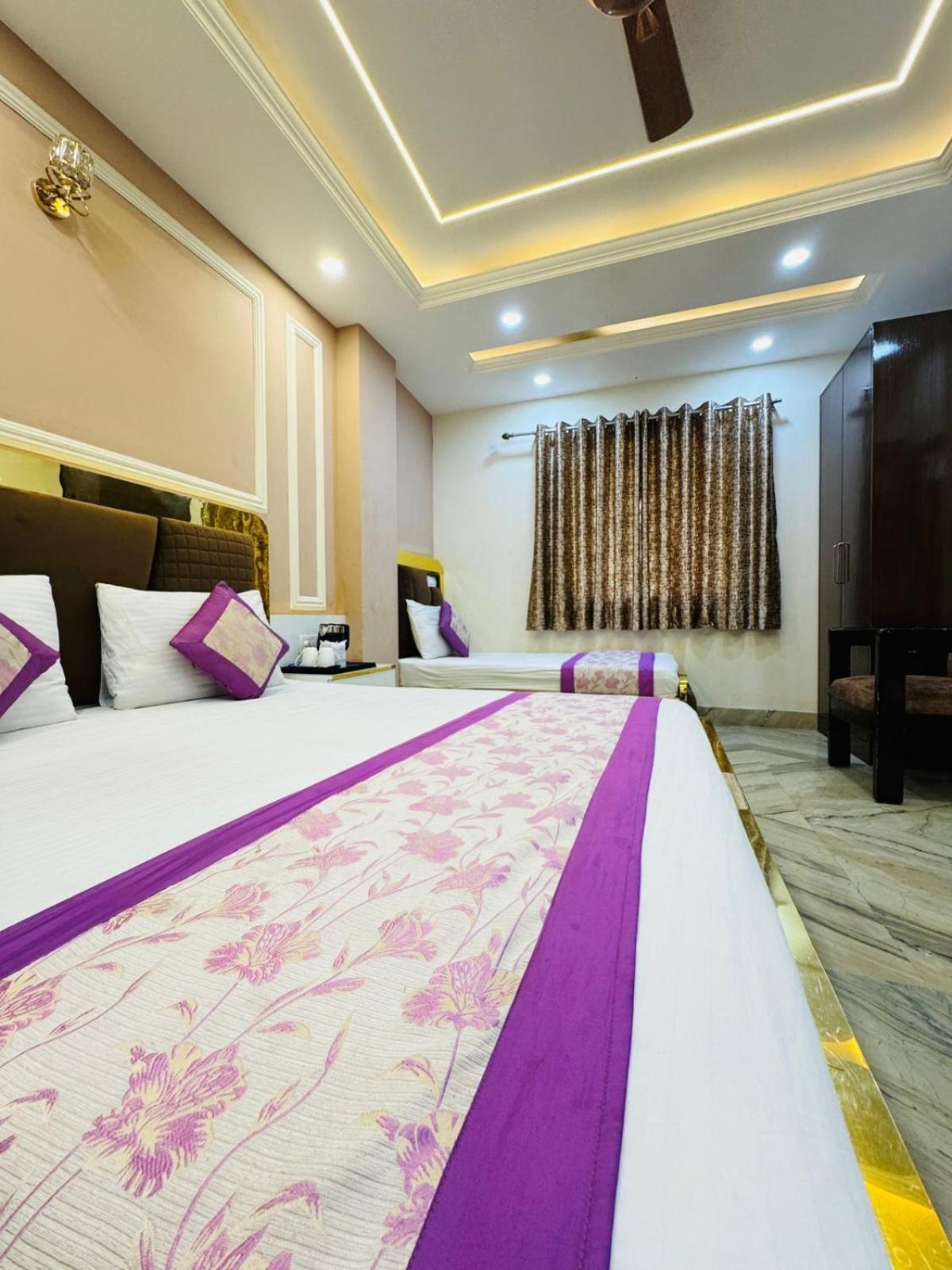 Samrat R Unit By Satwa 10 Mints Walking Distance Nizamuddin Railway Station Hotel 3*